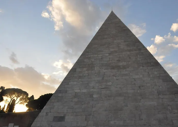 Piramide Metro & Ostiense Station Comfort