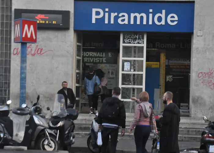 Piramide Metro & Ostiense Station Comfort *